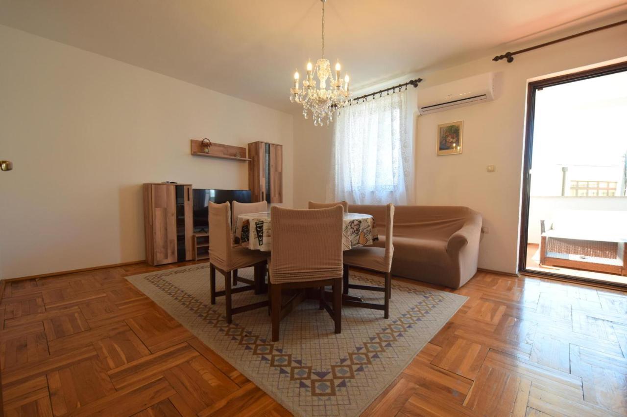 Apartments Petrovic Malinska Exterior photo