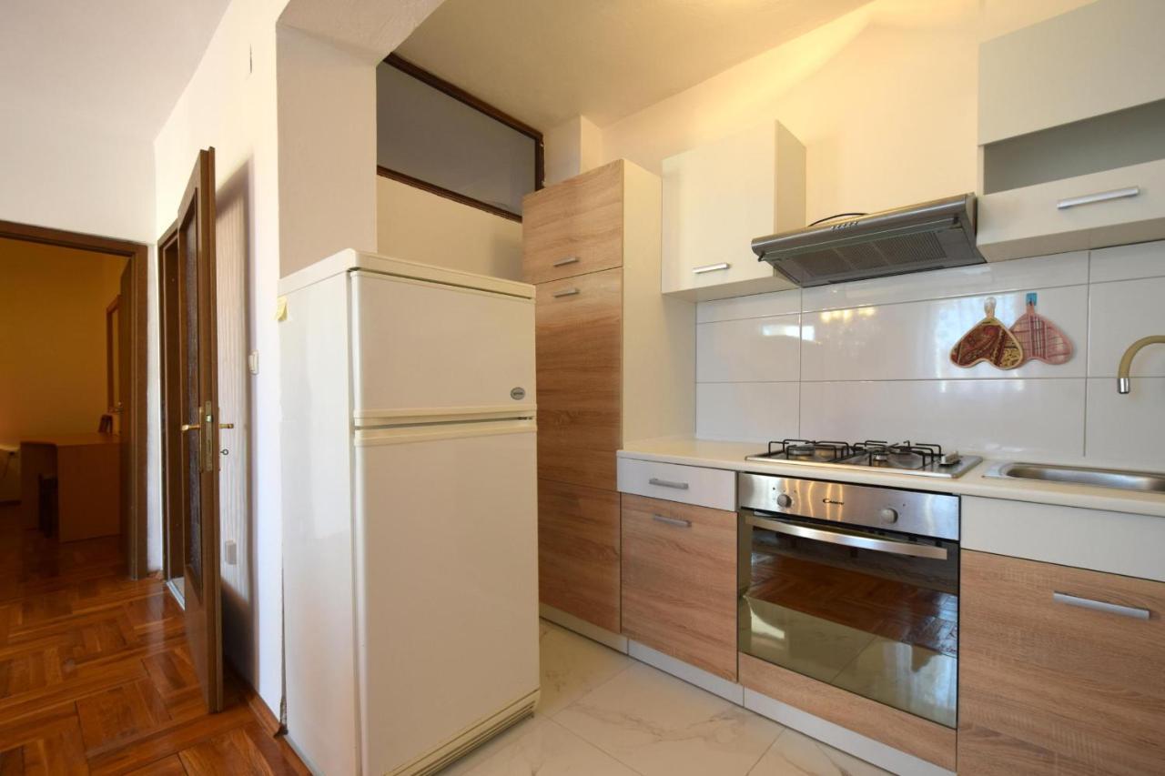 Apartments Petrovic Malinska Exterior photo